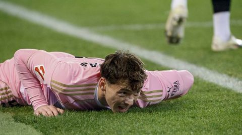 Fede Vi�as se lamenta durante el Alav�s-Real Oviedo