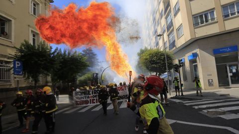 Protesta de los bomberos en Santiago el pasado julio