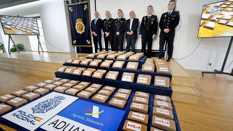 La policía frustra el plan de un clan albanés vinculado al difunto «narco de la Wikipedia» para introducir cocaína en el puerto de Vigo