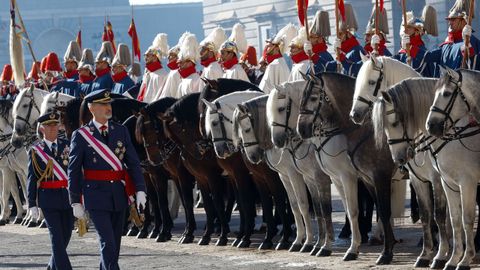 Felipe VI pasa revista a las tropas en la Pascua Militar