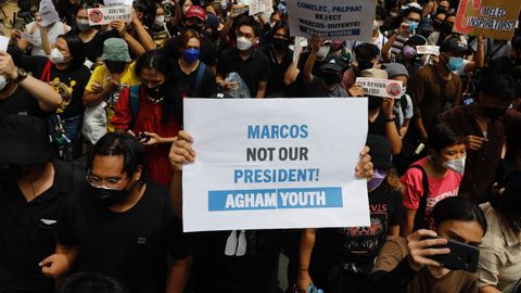 Protesta en Manila de detractores de Ferdinand Marcos hijo