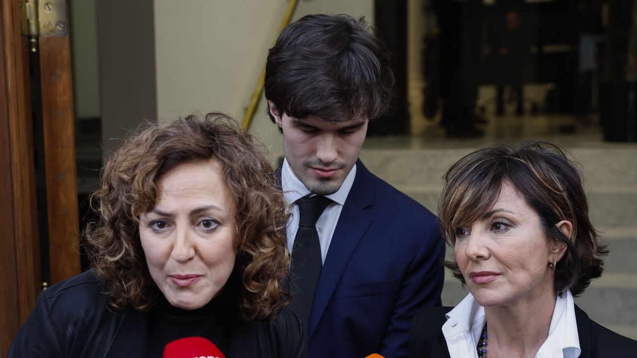Familiares y amigos despiden a Fernando Ónega con gaitas en la Casa de Galicia en Madrid
