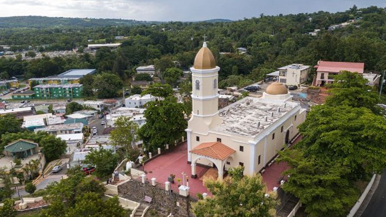 Las escuelas nacidas del dinero de la emigración.José Manuel Baltar asistió al acto de hermanamiento por videoconferencia
