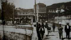 La viveirense plaza de Lugo en 1920, un ao despus de superar la gripe que se cobr 118 vidas en un octubre fatdico, asi como en noviembre y principios de diciembre