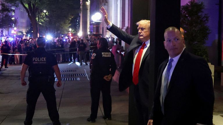 Trump, sobre la felicitación enviada a Epstein: «no es mi firma»