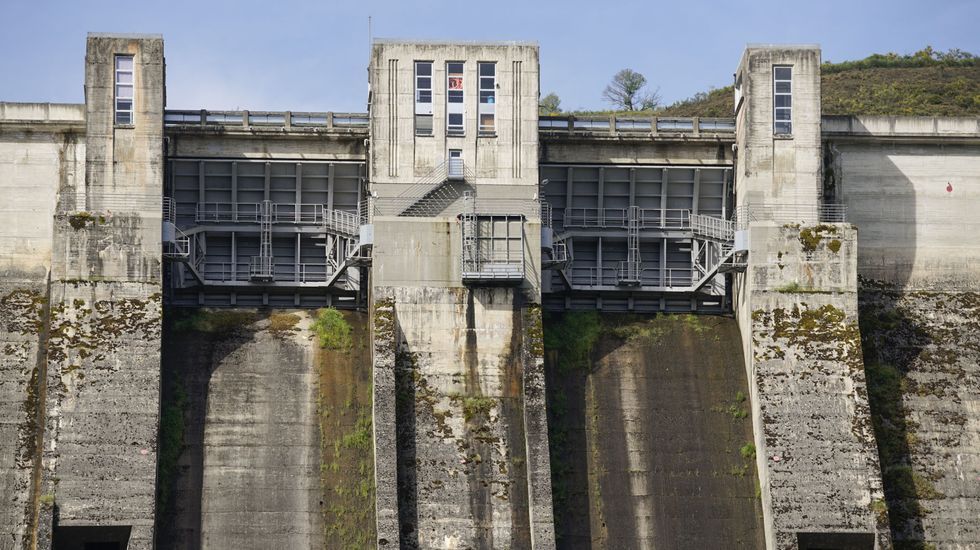 Bajo nivel del embalse de Guitiriz.Central hidroel�ctrica de Ponte Bibei, en Ourense, propiedad de Iberdrola