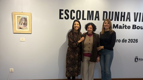 Mar�a Sampedro y Ana Barreiro arroparon a Maite Bouzo (en el centro)