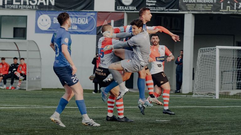 El Barbadás se difuminó tras la pausa y cae contra el Arousa (0-2)