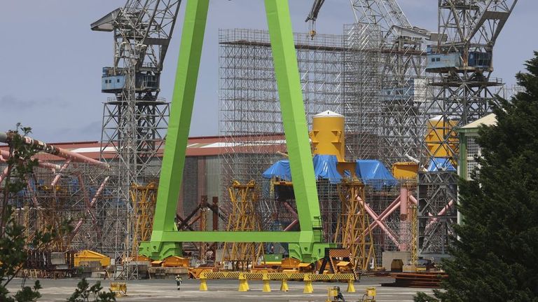 Navantia licita dos encargos por unos 100 millones para un futuro pedido de eólica marina en Fene