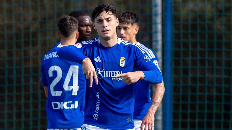 Joaquín Delgado celebra uno de sus goles al Condal