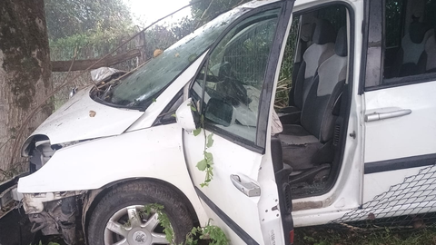 <br />El conductor de un turismo ha resultado herido tras salirse de la v�a cuando circulaba por la N-634