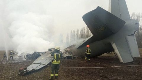 Restos de un avión de carga ucraniano derribado por Rusia