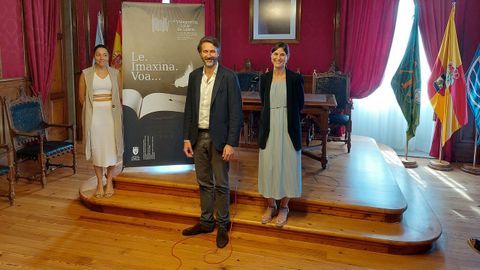 Las concejalas Alba Briones y Sonia Outón presentaron la segunda edición de Vilagarcía, Cidade de Libro junto al alcalde, Alberto Varela