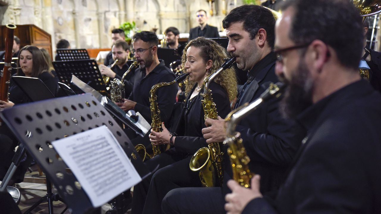 Ca&iacute;da del falso techo del Teatro Principal de Pontevedra actualizado.Foto de archivo de un concierto de la Banda de M&uacute;sica de Pontevedra