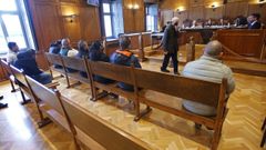 Los acusados, ayer, en el juicio en la Audiencia de Pontevedra. 