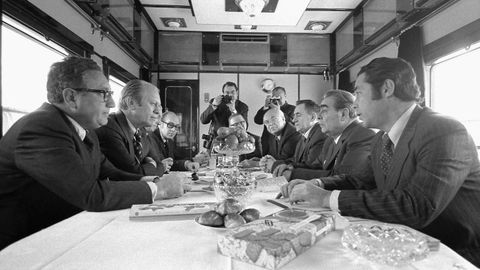 Kissinger (a la izquierda) en una cumbre entre Estados Unidos y la Unin Sovitica en 1974 en Vladivostok