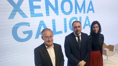 De izquierda a derecha, Ángel Carracedo, genetista; Julio García Comesaña, conselleiro de Sanidade; y María Brión, coordinadora del proyecto