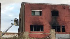 Incendio de un edificio okupado en Badalona