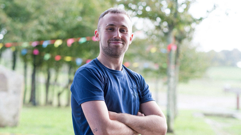 Iván tiene 24 años y tics provocados por el Tourette desde los 3.