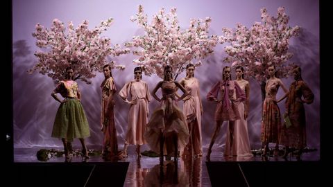 Un grupo de modelos, durante el desfile de Hannibal Laguna en la Madrid Fashion Week