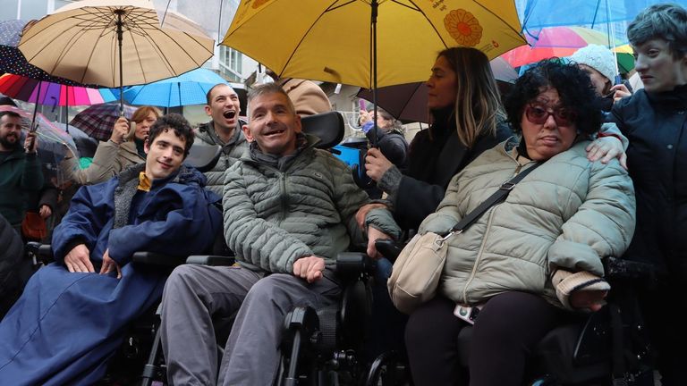 El paraguas colectivo de «xente 10» en Pontevedra: «Somos diversos, pero non invisibles»