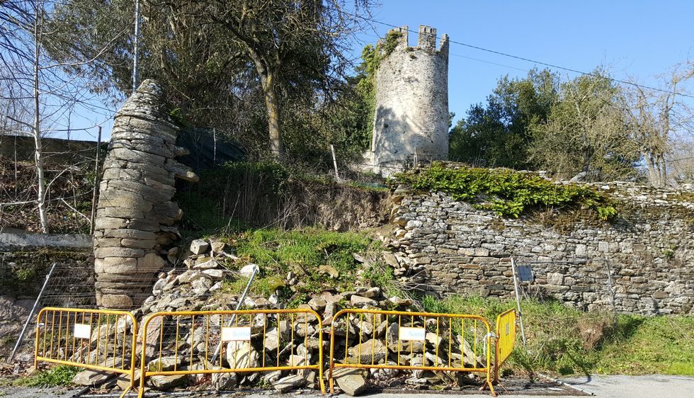 Una buena parte del muro pr�ximo a la Fortaleza est� derribado desde hace meses. 