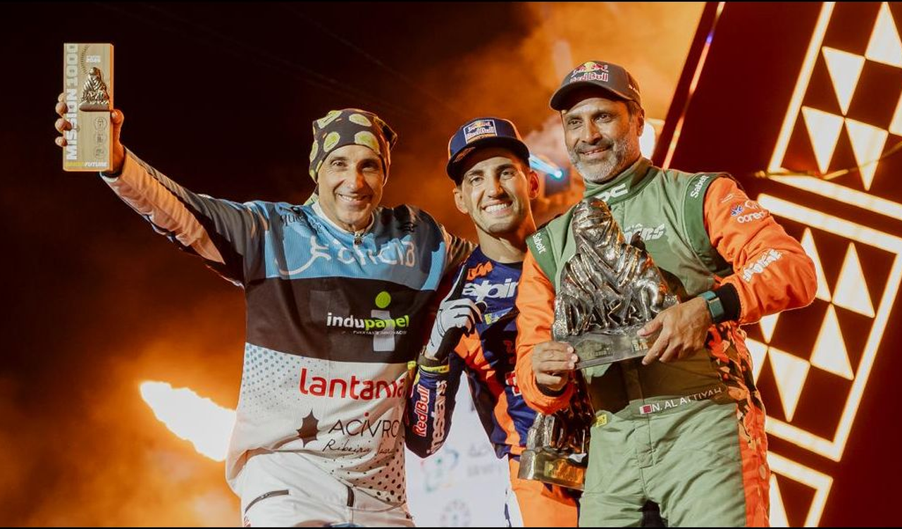 Pallas celebra su histórica hazaña en el Dakar junto a Benavides y Al-Attiyah
