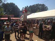 Decenas de personas participaron en la procesi�n.