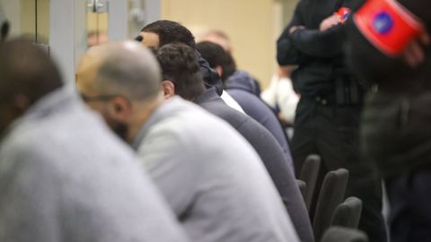 Agentes especiales tras los procesados por los atentados de Bruselas de marzo del 2016