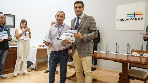 El delegado de la Xunta en Ourense, entregó uno de los dos galardones obtenidos por Fontecelta, que logró doblete en el certamen de esta edición 