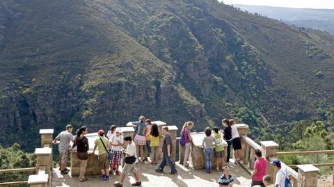 El mirador geolgico de Campodola, construido en el 2004, recibe visitas escolares y tursticas con mucha frecuencia 