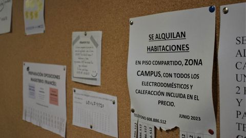 Anuncio de alquiler de habitaciones en el campus universitario de Ourense