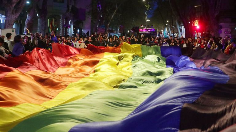 «Al ingresar en una residencia deben volver al armario por el rechazo de otros mayores o cuidadores»