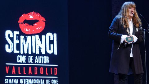 Isabel Coixet, en el momento de recibir la Espiga de Honor de la Seminci