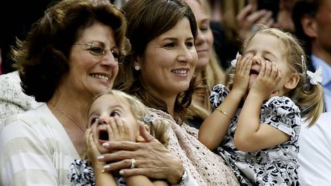 Las hijas gemelas de Federer, en manos de la mujer y la madre del tenista
