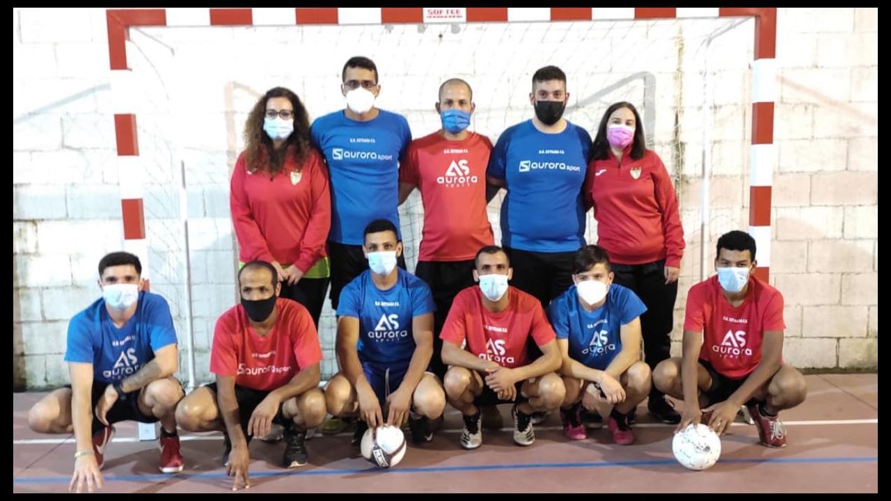 Ana Pontn asiste a un entrenamiento del CB Sarria de baloncesto.Abe Rbade Tro