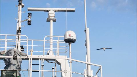 Uno de los sistemas de telecomunicaciones vía satélite de Satlink para pesqueros