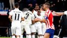 Real Madrid - Atlético.Los jugadores del Real Madrid celebran un gol ante el Atlético