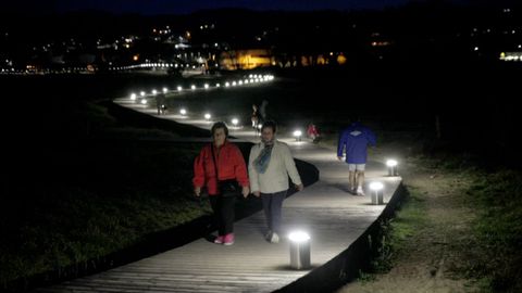 Las bombillas de bajo consumo ya han sido instaladas en varios paseos martimos