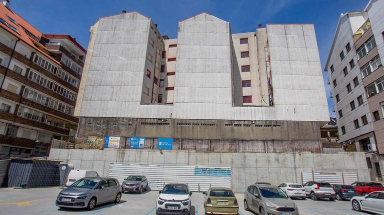 Sanxenxo promueve la obra del edificio del mercado y la senda litoral en Arousa