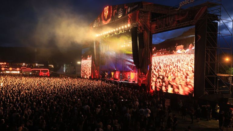 600 personas movilizadas para montar  la «gran ciudad de la música» del Resurrection Fest que acogerá a 140.000 fans de 50 países