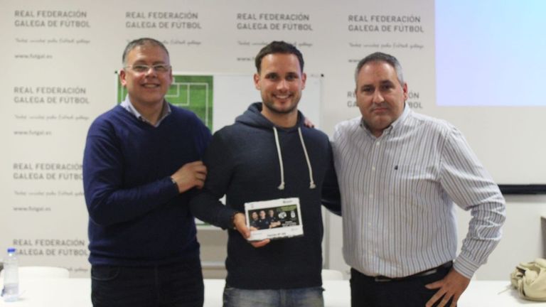 Josiño recibió el reconocimiento de Bernardino González y Claudio Cerdeira