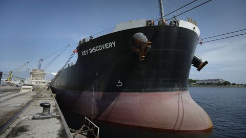 El Key Discovery es un un carguero de 229 metros de eslora. Transportó 70.000 toneladas de maíz cosechado en Rumanía desde el puerto de Constanza, en el mar Negro, hasta el muelle del Centenario