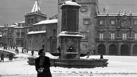 La Plaza Del Marqu�s Nevada. Gij�n/Xix�n, 24 De Febrero De 1944. Col. Mus�u Del Pueblu D?Asturies. Imagen Donada Por Foto �ngel