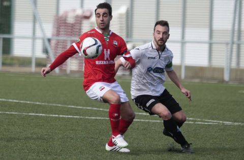 Jorge intenta el control de un baln en el partido del pasado domingo ante el Ourense. 