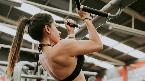 Las dominadas o pull-ups son uno de los ejercicios ms complejos.
