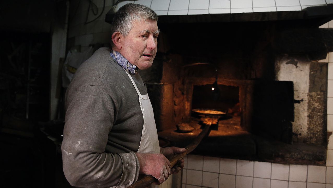 Allegra fabric un monstruo con uno de sus regalos. La familia, con Michelle al otro lado de la valla, durante el confinamiento. Elisa, antes de dejar Sdney