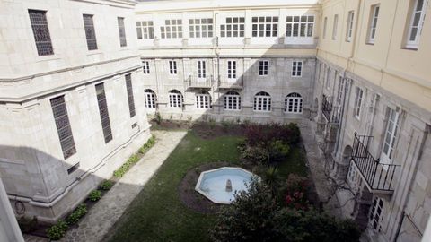 Claustro interior del edificio de Hacienda en Lugo ciudad