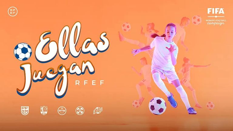 Ellas juegan en la plaza de la Constitución, la iniciativa FIFA con la que promover el fútbol femenino
