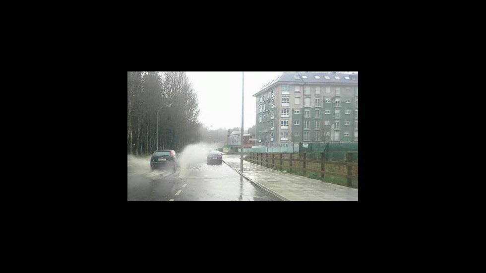 Sarria, Vilalba y A Fonsagrada despidieron el a�o corriendo.El p�vot Cheik, presionado por Trevijano ante la mirada de Jorge. 